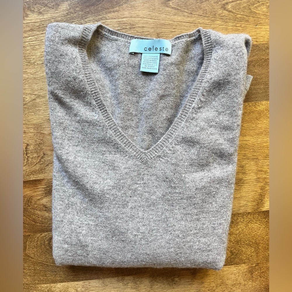 Celeste Cashmere V-neck Sz L